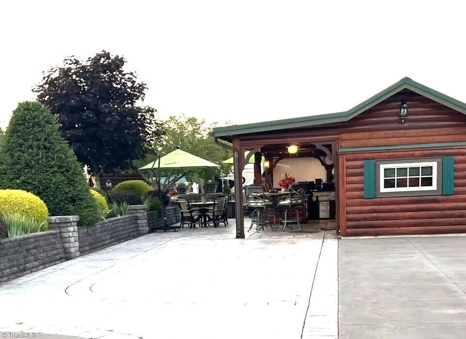 2524 Edmonds Road #48 Galax, VA 24333