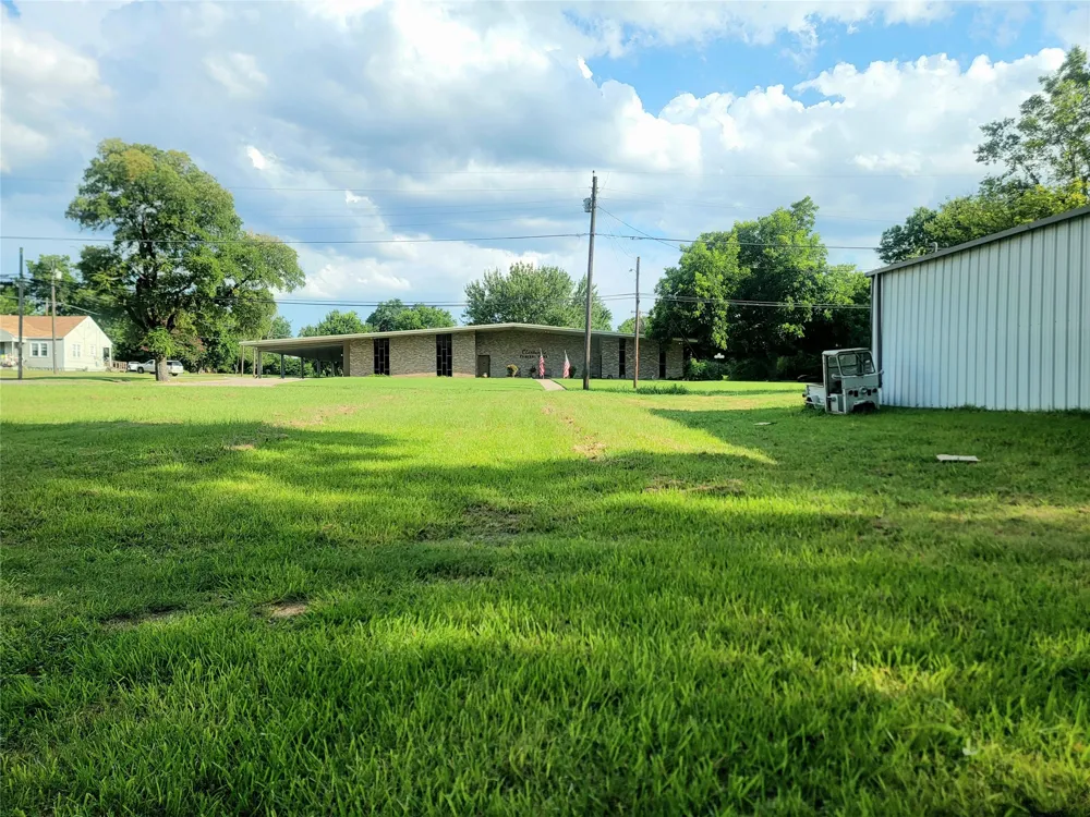 805 S Walnut Clarksville, TX 75426