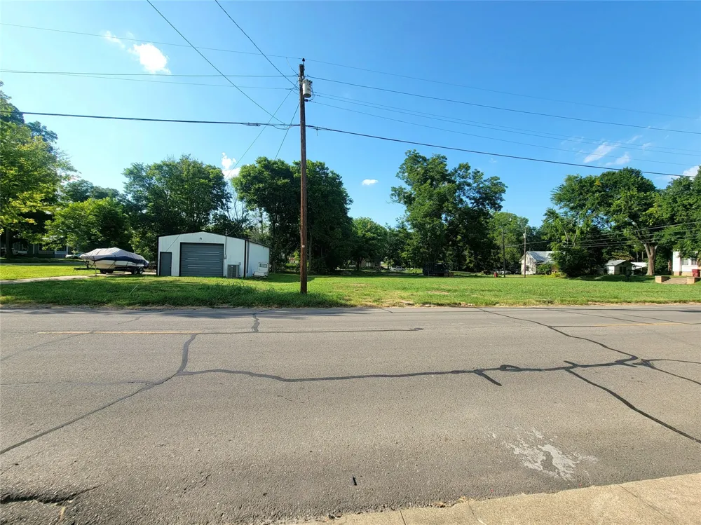 805 S Walnut Clarksville, TX 75426