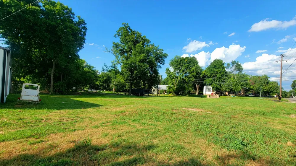 805 S Walnut Clarksville, TX 75426