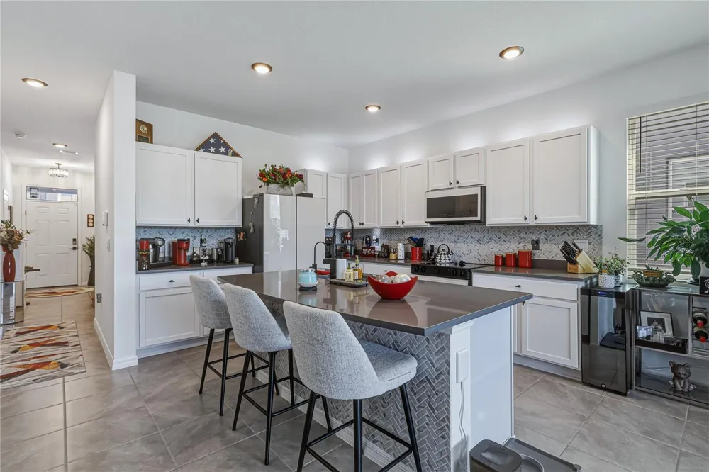 388 MANGROVE SHADE CIRCLE Apollo Beach, FL 33572