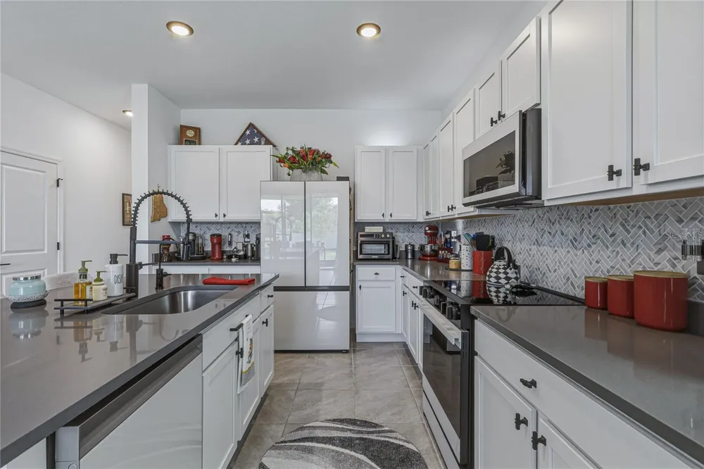 388 MANGROVE SHADE CIRCLE Apollo Beach, FL 33572
