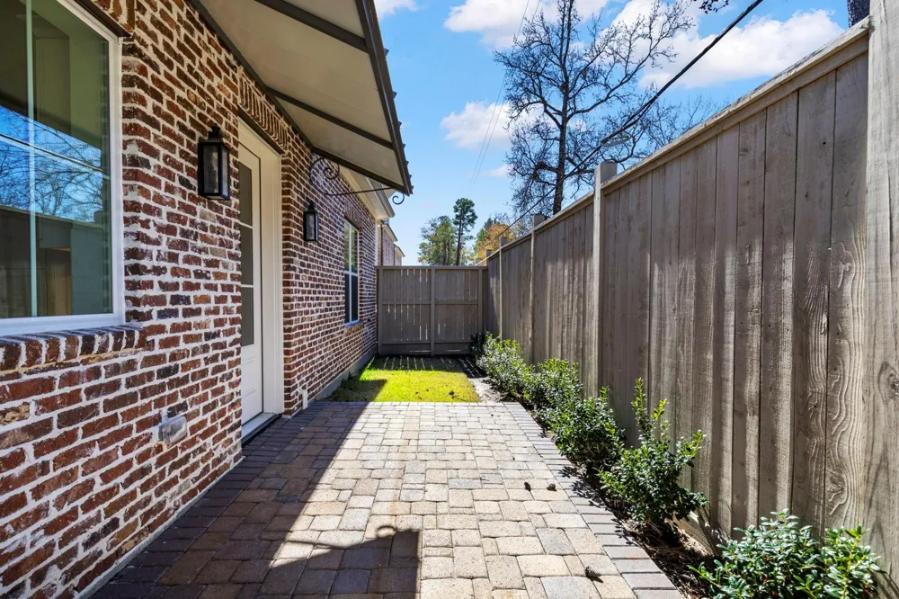 106 Magnolia Green Street Shenandoah, TX 77384