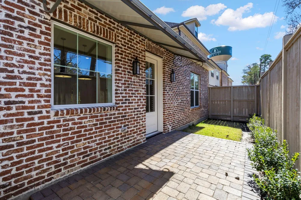 106 Magnolia Green Street Shenandoah, TX 77384