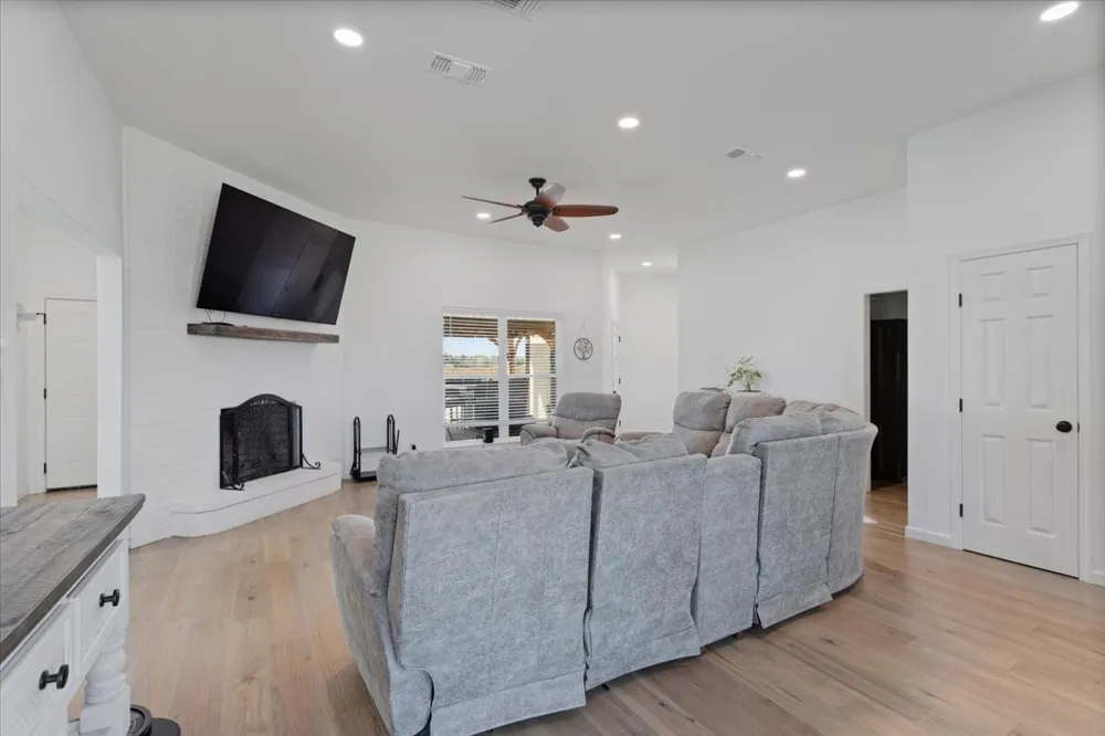 6514 Old Clarksville Road Reno, TX 75462