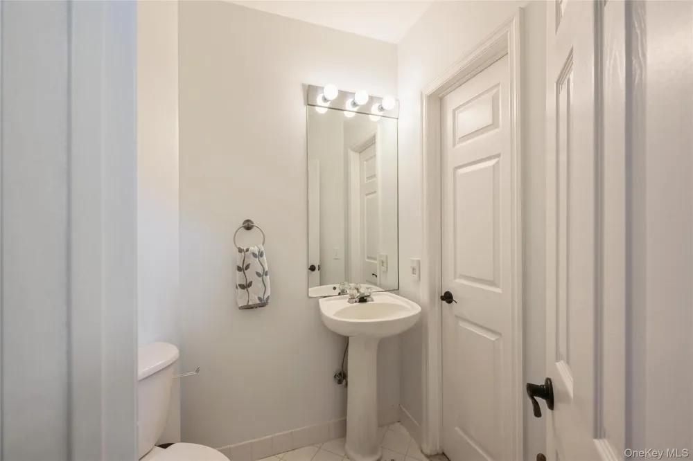 8 Jennifer Lane Middle Island, NY 11953