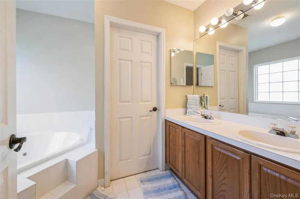 8 Jennifer Lane Middle Island, NY 11953