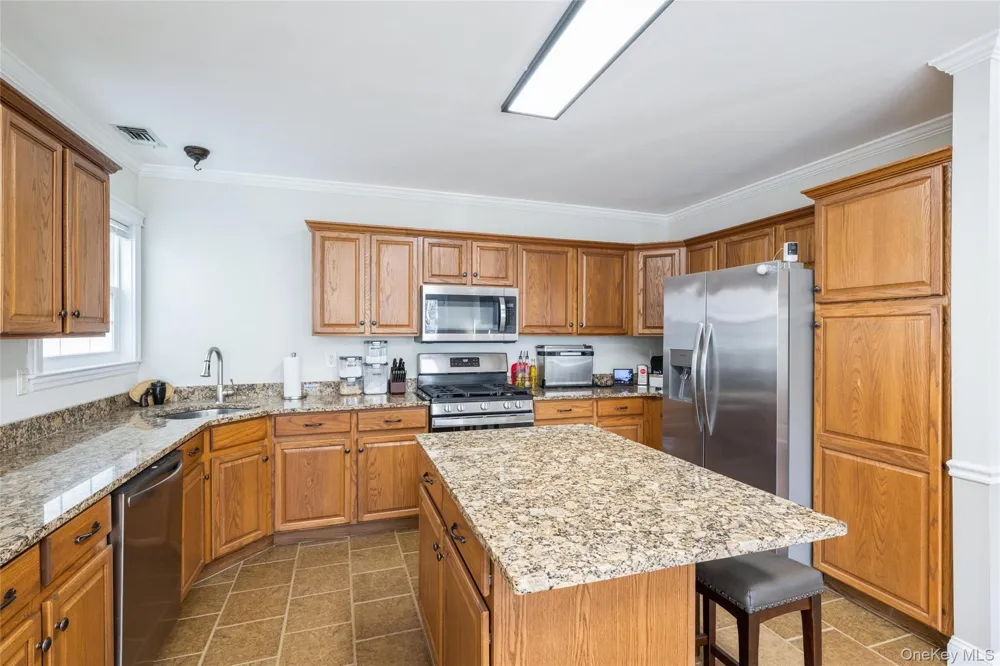 8 Jennifer Lane Middle Island, NY 11953