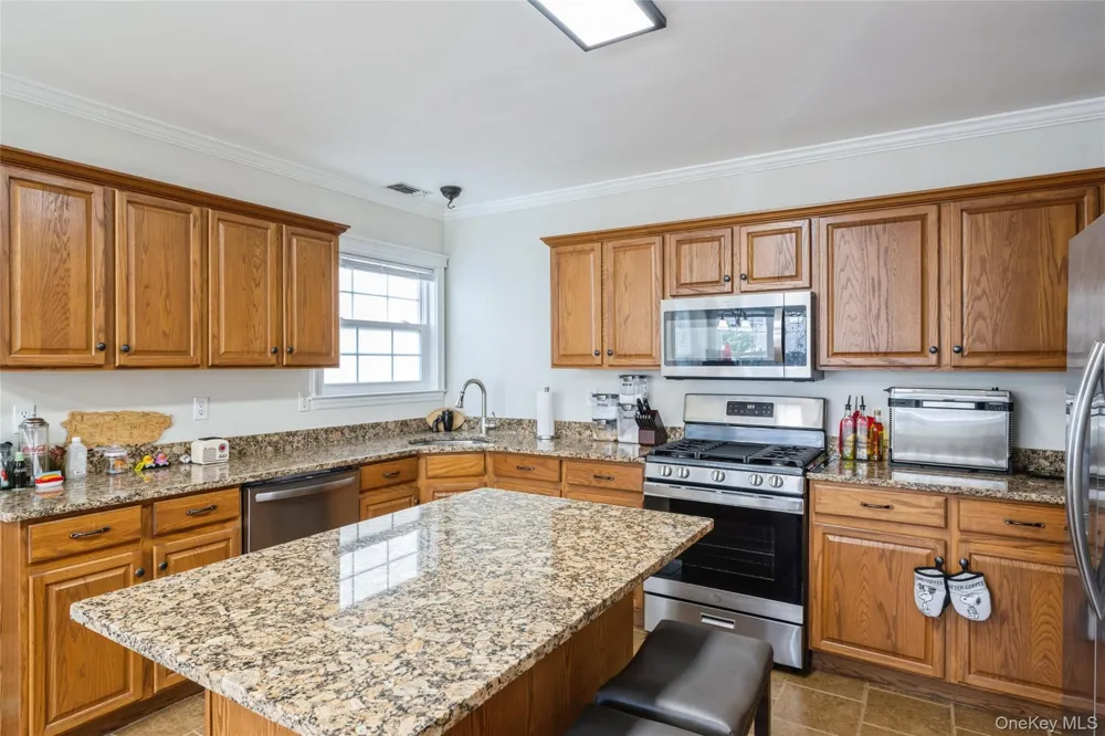 8 Jennifer Lane Middle Island, NY 11953