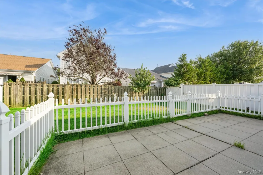 8 Jennifer Lane Middle Island, NY 11953