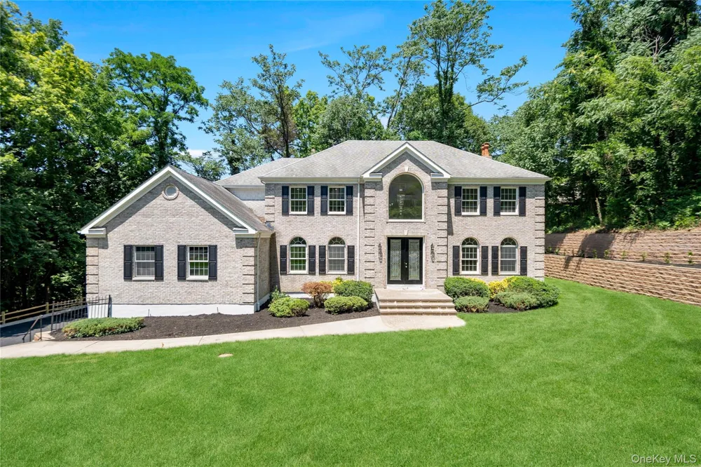 41 Cove Road Huntington, NY 11743