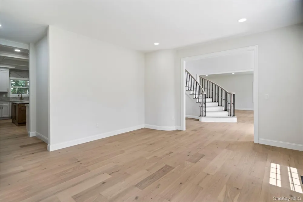 41 Cove Road Huntington, NY 11743