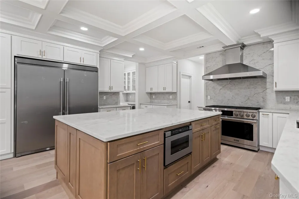 41 Cove Road Huntington, NY 11743