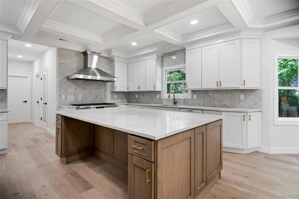 41 Cove Road Huntington, NY 11743