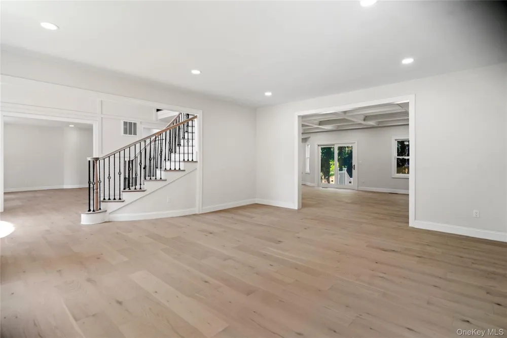 41 Cove Road Huntington, NY 11743