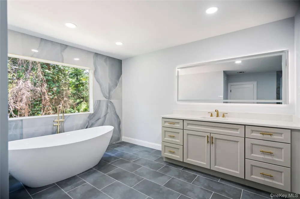 41 Cove Road Huntington, NY 11743