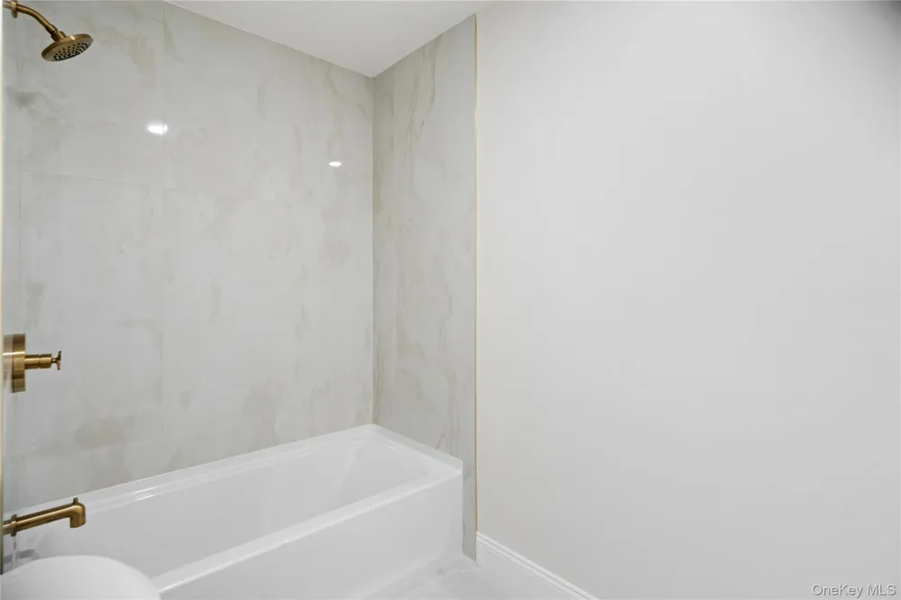 41 Cove Road Huntington, NY 11743