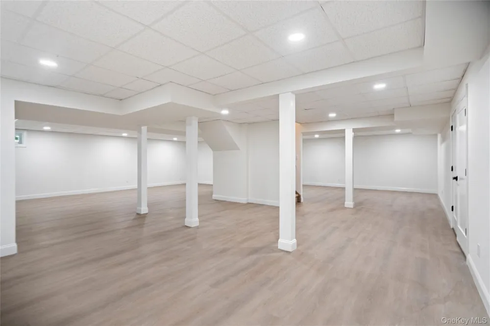 41 Cove Road Huntington, NY 11743