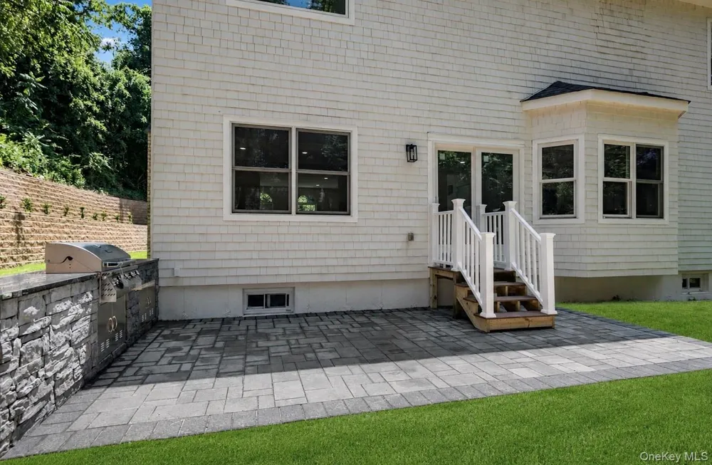 41 Cove Road Huntington, NY 11743