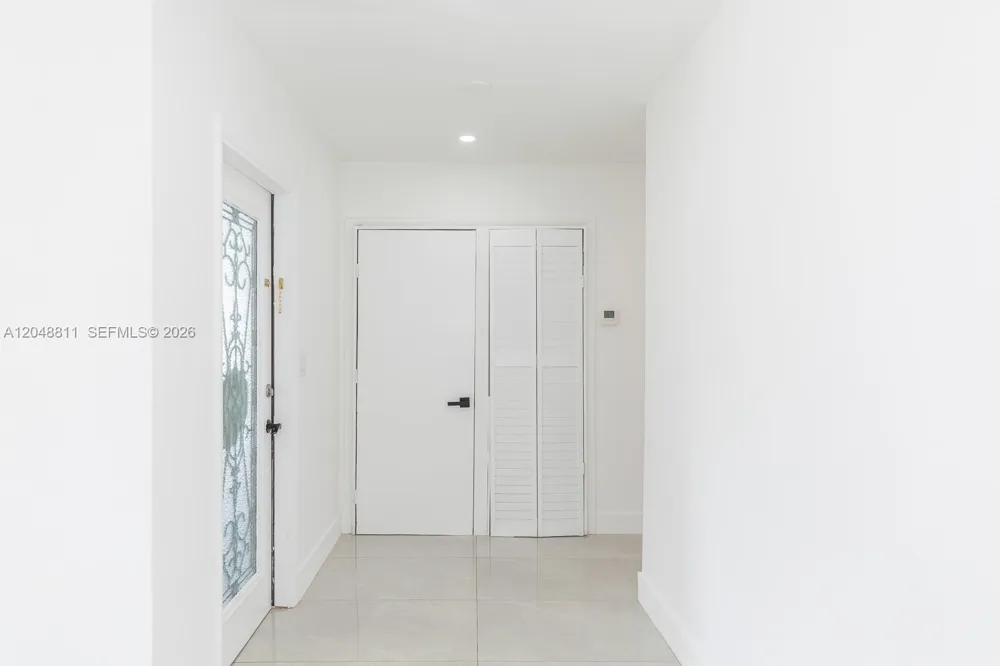 913 NE 2nd St Hallandale Beach, FL 33009