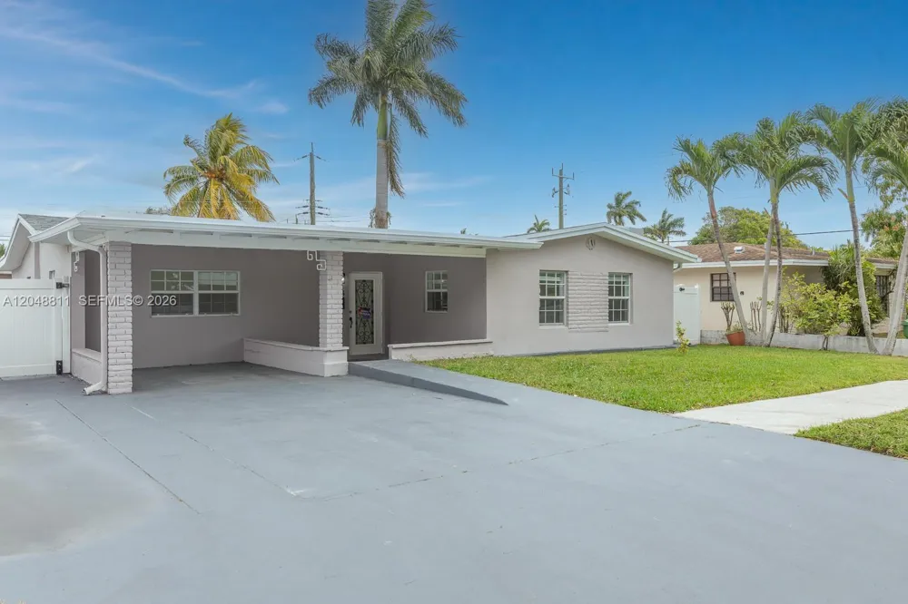 913 NE 2nd St Hallandale Beach, FL 33009