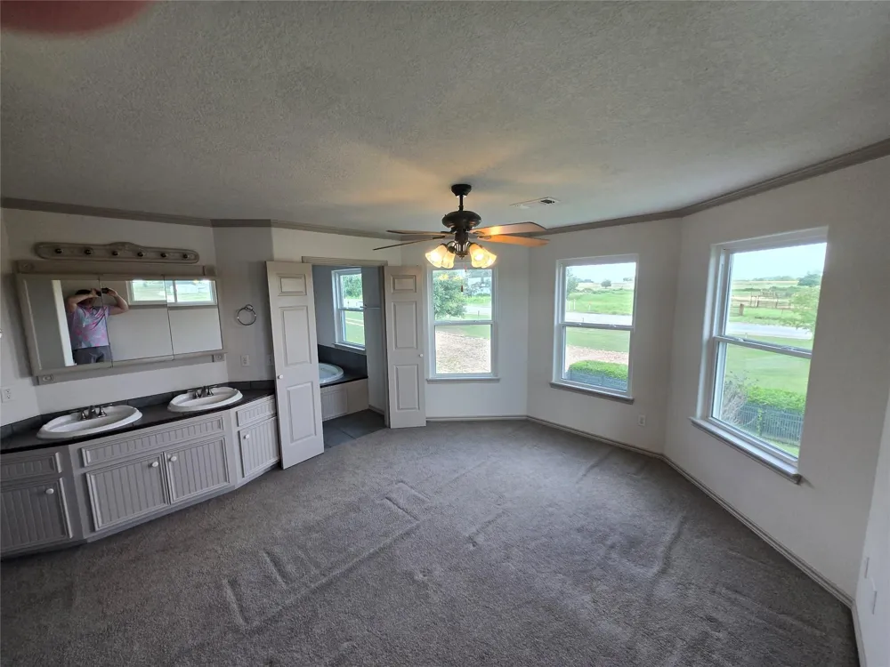 4026 Fm 109 New Ulm, TX 78950