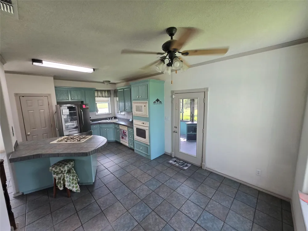 4026 Fm 109 New Ulm, TX 78950