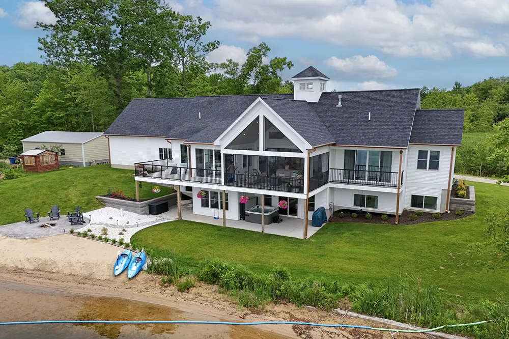17463 E Suwanee Trail Winfield Township, MI 49329