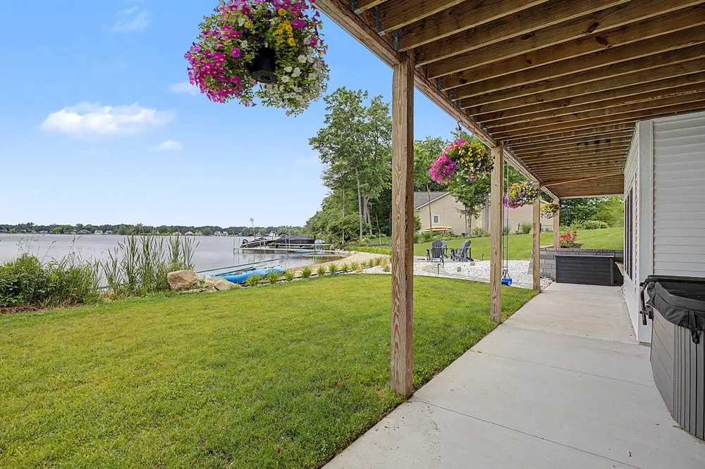 17463 E Suwanee Trail Winfield Township, MI 49329