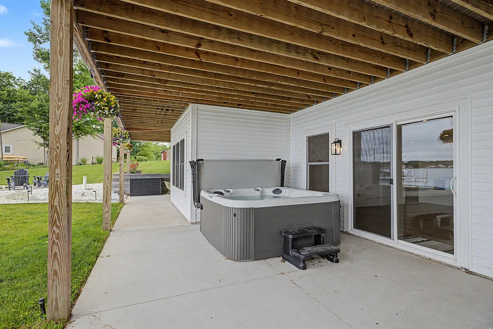 17463 E Suwanee Trail Winfield Township, MI 49329