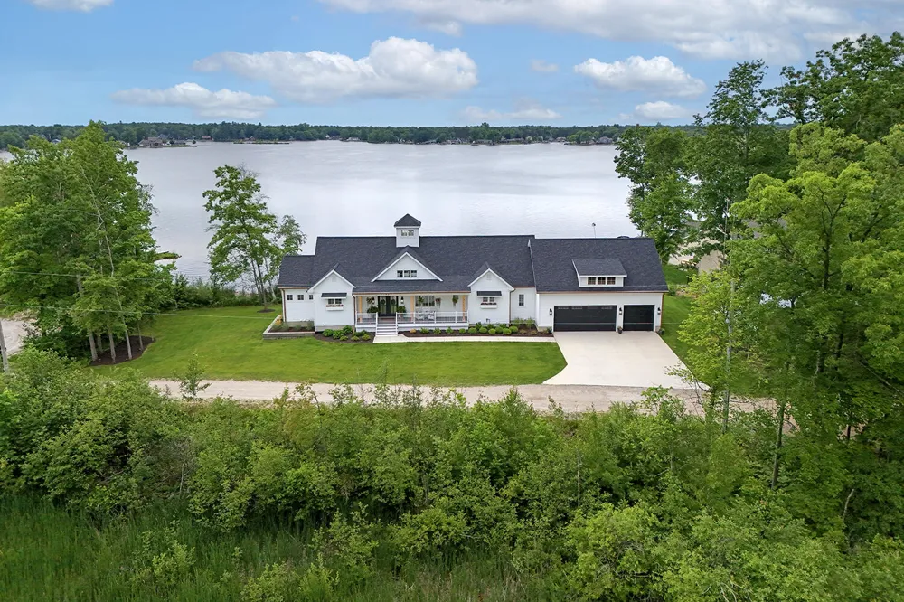 17463 E Suwanee Trail Winfield Township, MI 49329