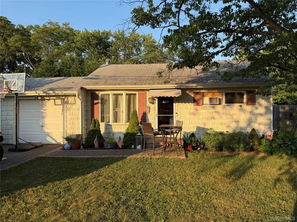 1443 Lombardy Boulevard Bay Shore, NY 11706