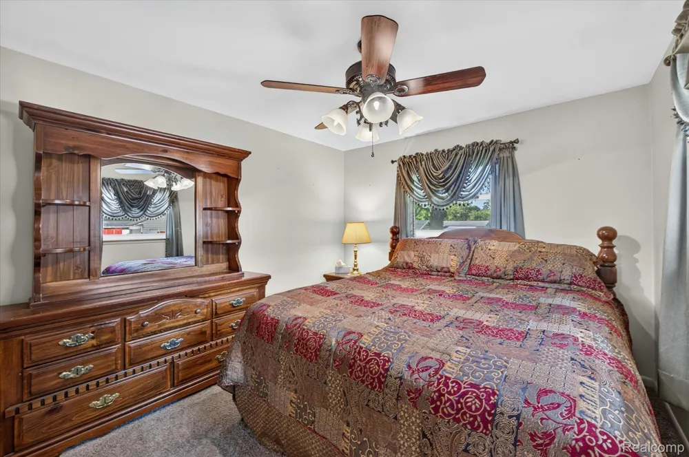 2721 Edgefield Drive Waterford Charter Township, MI 48328
