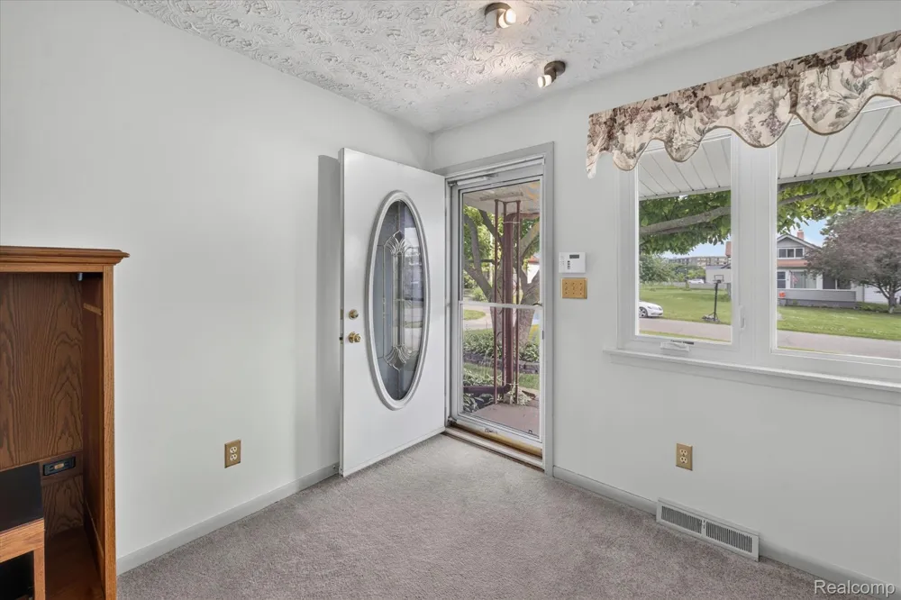 2721 Edgefield Drive Waterford Charter Township, MI 48328