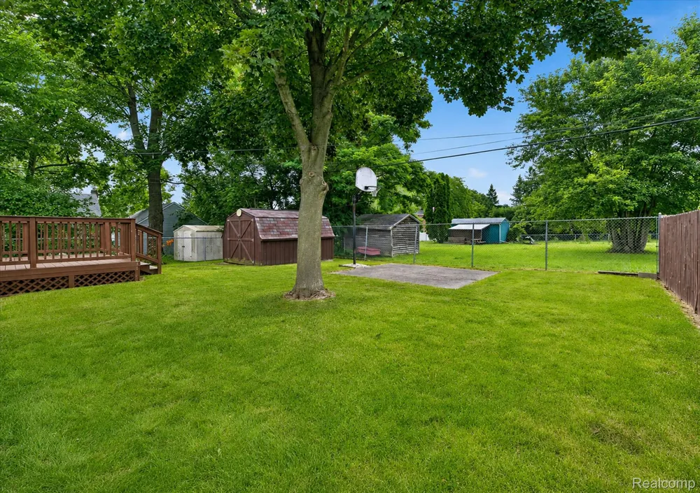 2721 Edgefield Drive Waterford Charter Township, MI 48328