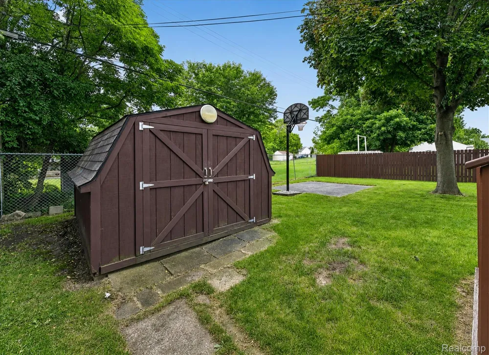 2721 Edgefield Drive Waterford Charter Township, MI 48328