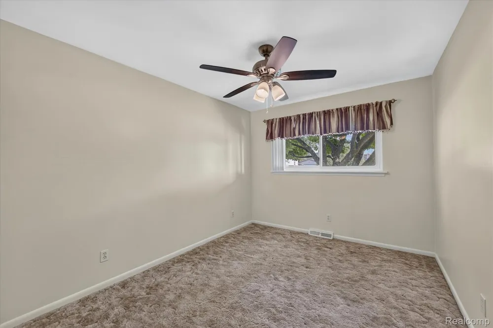 2721 Edgefield Drive Waterford Charter Township, MI 48328