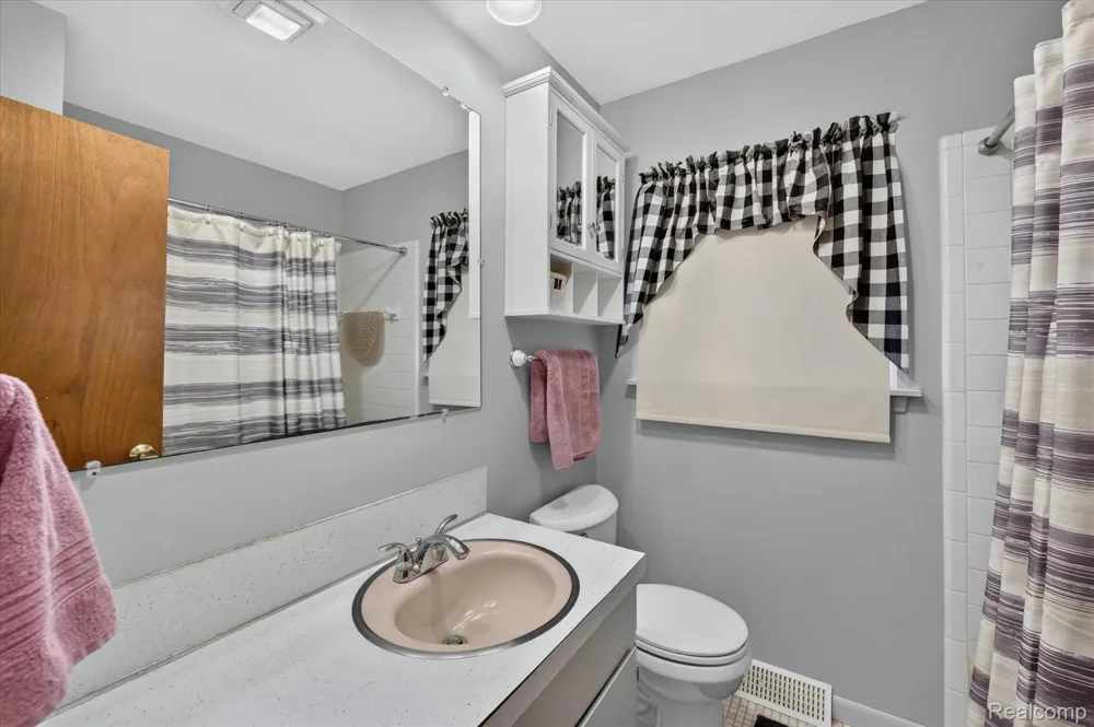 2721 Edgefield Drive Waterford Charter Township, MI 48328