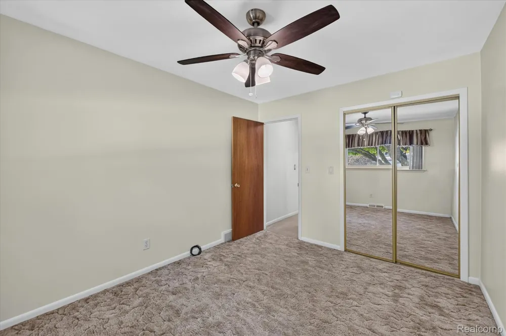 2721 Edgefield Drive Waterford Charter Township, MI 48328