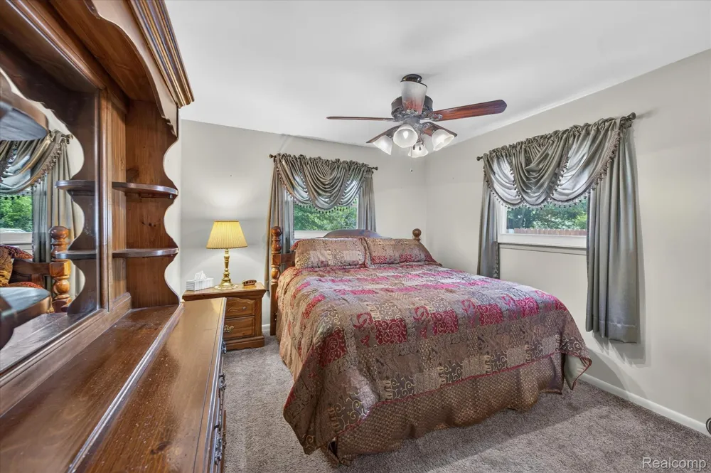 2721 Edgefield Drive Waterford Charter Township, MI 48328