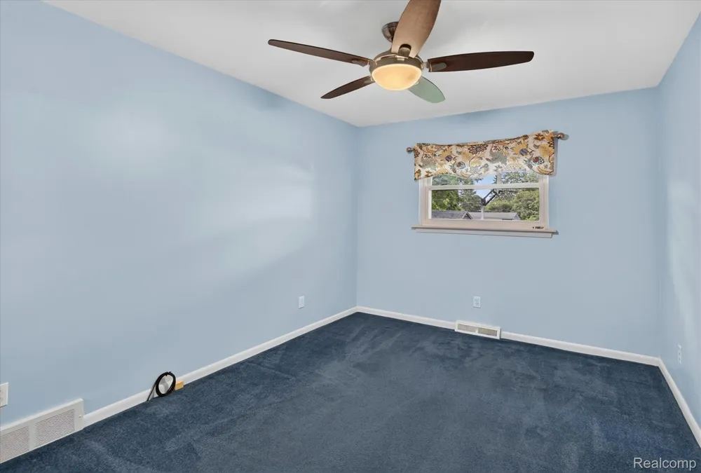 2721 Edgefield Drive Waterford Charter Township, MI 48328