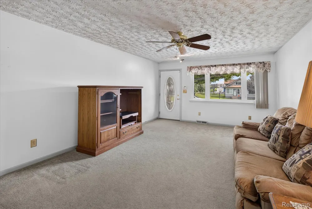 2721 Edgefield Drive Waterford Charter Township, MI 48328