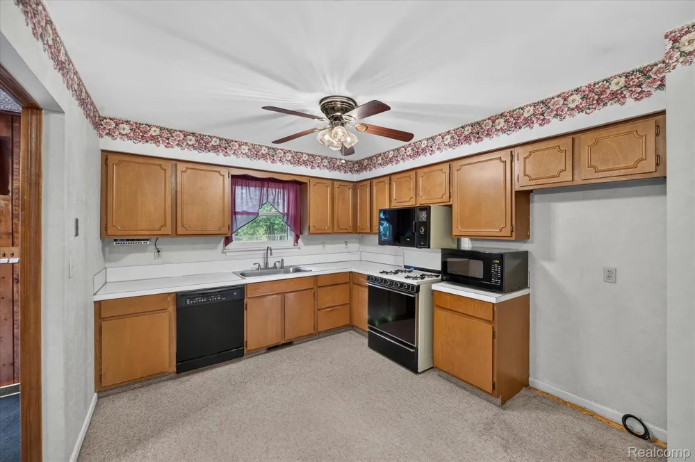 2721 Edgefield Drive Waterford Charter Township, MI 48328