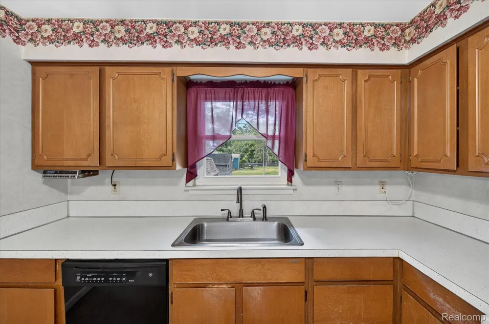 2721 Edgefield Drive Waterford Charter Township, MI 48328