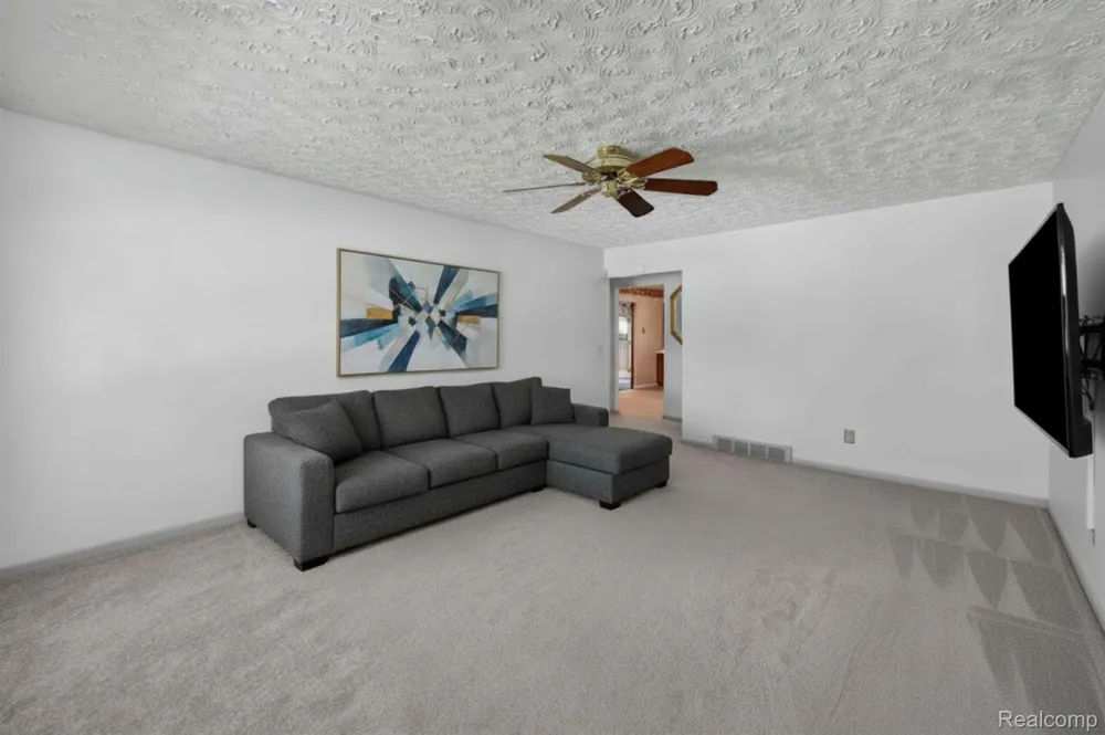2721 Edgefield Drive Waterford Charter Township, MI 48328