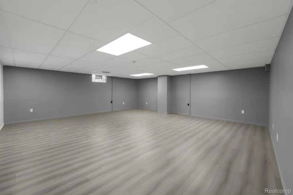 2721 Edgefield Drive Waterford Charter Township, MI 48328