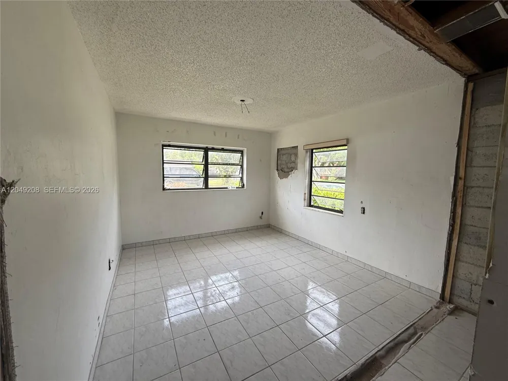 6346 NW 41st St Virginia Gardens, FL 33166