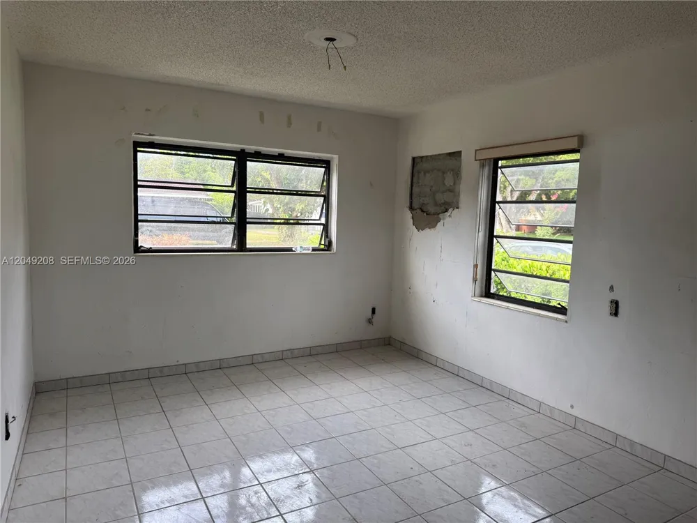6346 NW 41st St Virginia Gardens, FL 33166