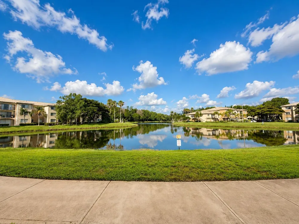 600 Crestwood Court #617 Royal Palm Beach, FL 33411