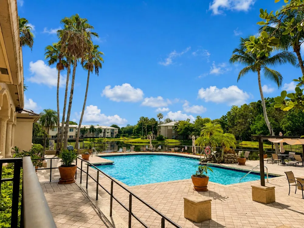 600 Crestwood Court #617 Royal Palm Beach, FL 33411